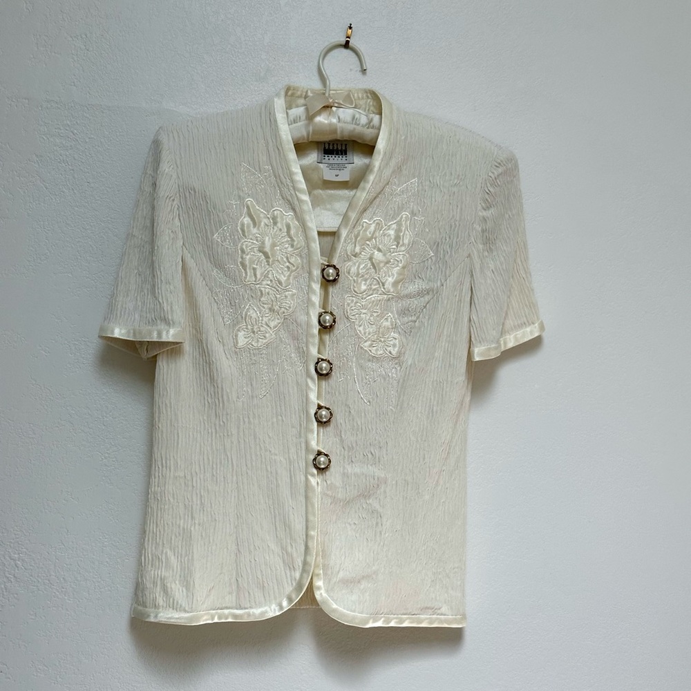Vintage Made In USA Leslie Fay Petites Cream Short Sleeve Blouse